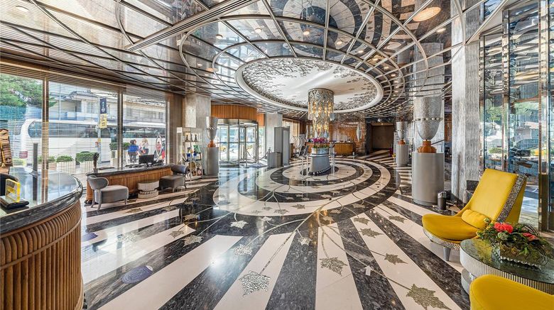 <b>Wyndham Grand Istanbul Kalamis Marina Lobby</b>. Images powered by <a href="https://iceportal.shijigroup.com/" title="IcePortal" target="_blank">IcePortal</a>.