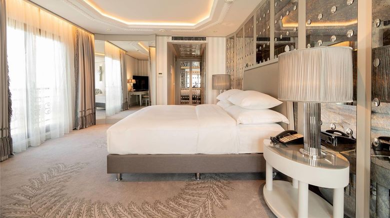<b>Wyndham Grand Istanbul Kalamis Marina Suite</b>. Images powered by <a href="https://iceportal.shijigroup.com/" title="IcePortal" target="_blank">IcePortal</a>.