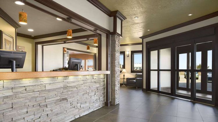 Days Inn High Level Lobby