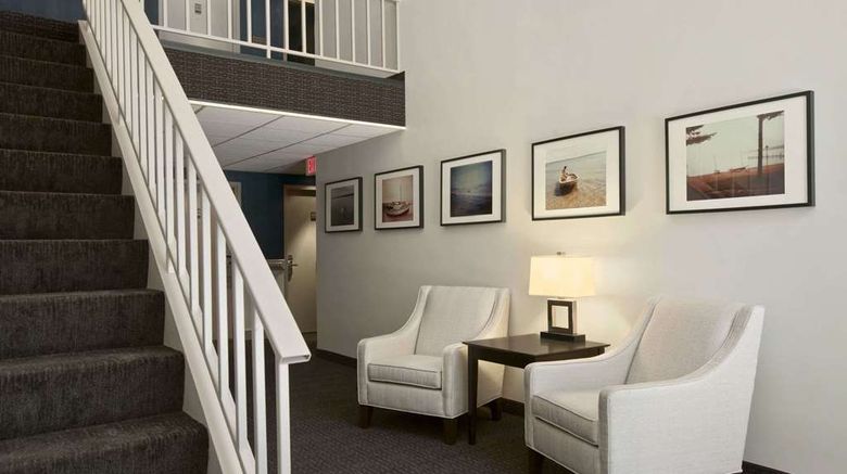 <b>Travelodge Hubbard Lobby</b>. Images powered by <a href="https://iceportal.shijigroup.com/" title="IcePortal" target="_blank">IcePortal</a>.