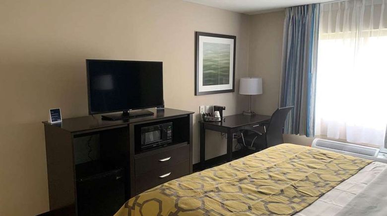 <b>Baymont by Wyndham Albany Airport North Room</b>. Images powered by <a href="https://iceportal.shijigroup.com/" title="IcePortal" target="_blank">IcePortal</a>.