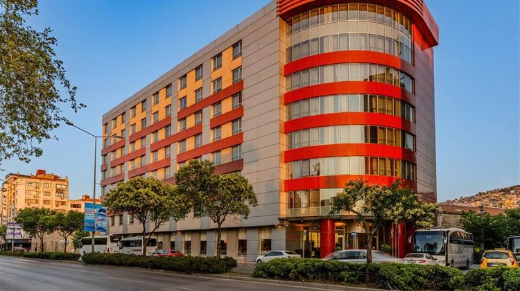 Ramada Plaza By Wyndham Izmir Exterior