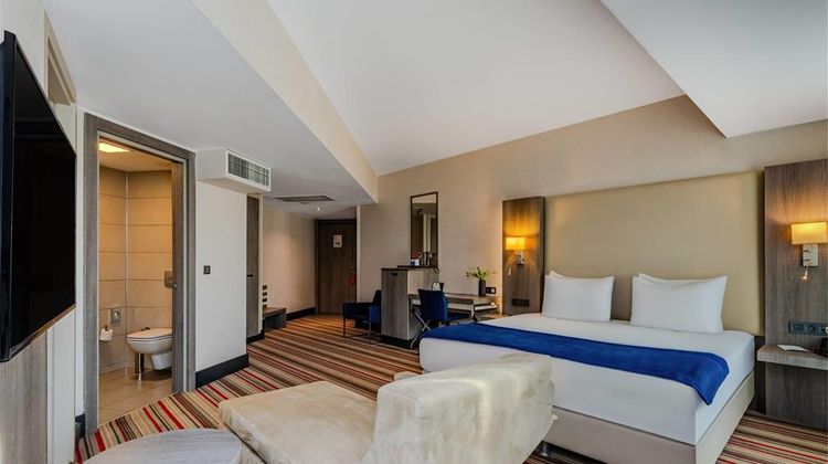 Ramada Plaza By Wyndham Izmir Suite