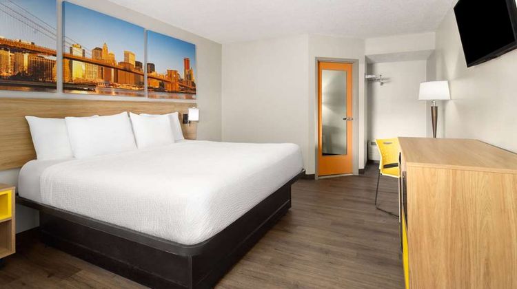 Days Inn & Suites Albany Room