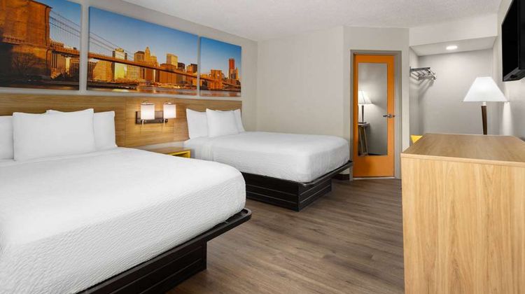 Days Inn & Suites Albany Room