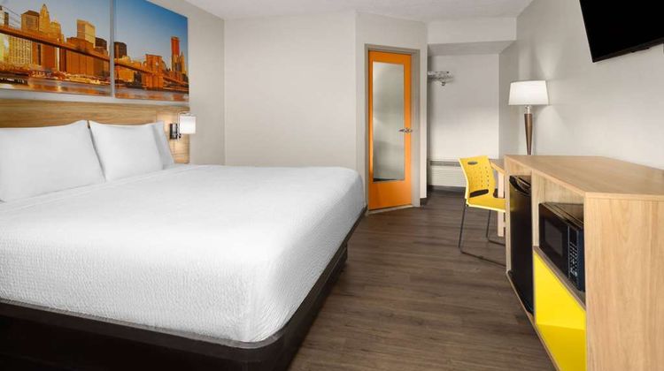 Days Inn & Suites Albany Room