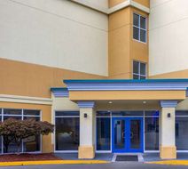 Days Inn & Suites Albany Exterior