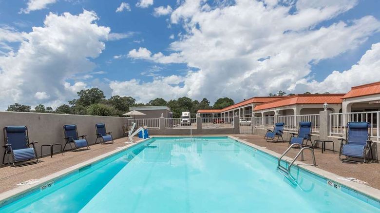 <b>Days Inn Pearl/Jackson Airport Pool</b>. Images powered by <a href="https://iceportal.shijigroup.com/" title="IcePortal" target="_blank">IcePortal</a>.