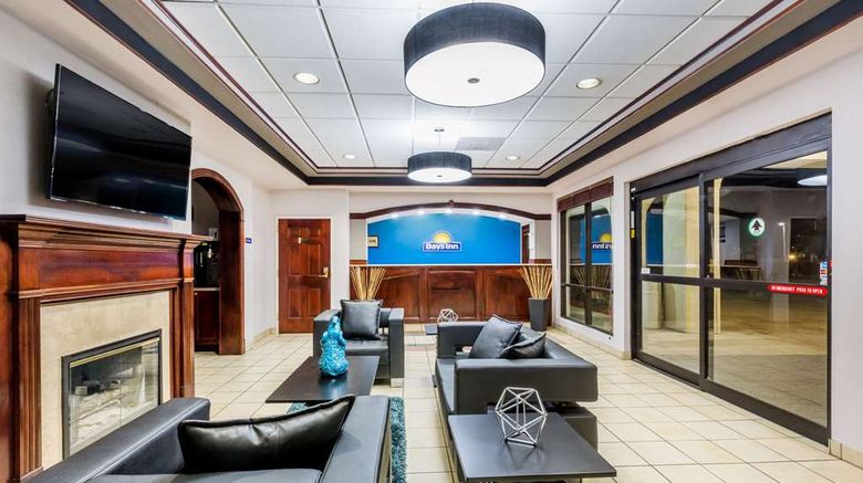 <b>Days Inn Pearl/Jackson Airport Lobby</b>. Images powered by <a href="https://iceportal.shijigroup.com/" title="IcePortal" target="_blank">IcePortal</a>.