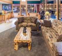 Days Inn Black Bear Lobby