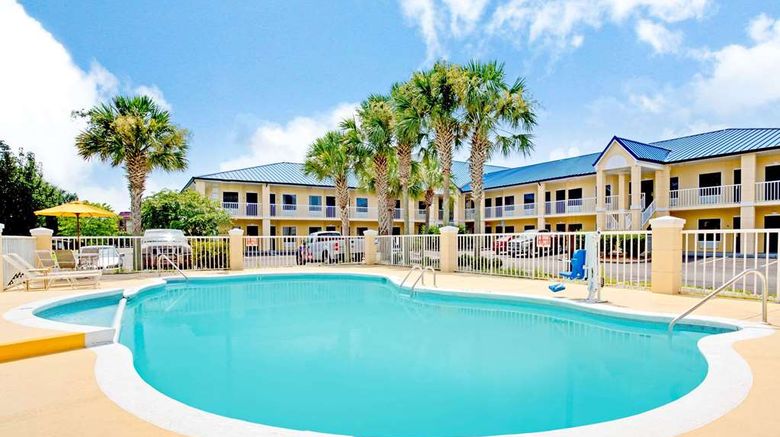 <b>Days Inn Kingsland Pool</b>. Images powered by <a href="https://iceportal.shijigroup.com/" title="IcePortal" target="_blank">IcePortal</a>.