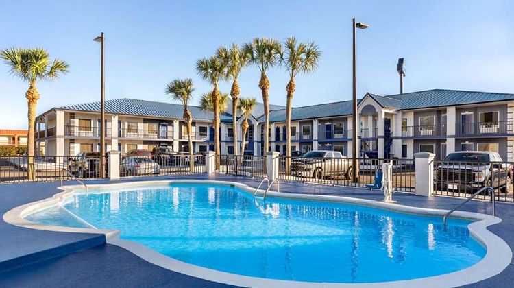 Days Inn Kingsland Pool