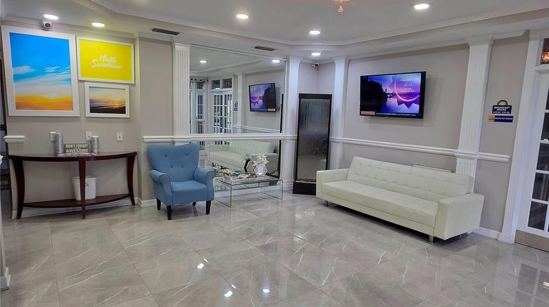 <b>Days Inn Kingsland Lobby</b>. Images powered by <a href="https://iceportal.shijigroup.com/" title="IcePortal" target="_blank">IcePortal</a>.