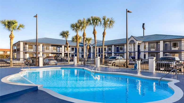 <b>Days Inn Kingsland Pool</b>. Images powered by <a href="https://iceportal.shijigroup.com/" title="IcePortal" target="_blank">IcePortal</a>.