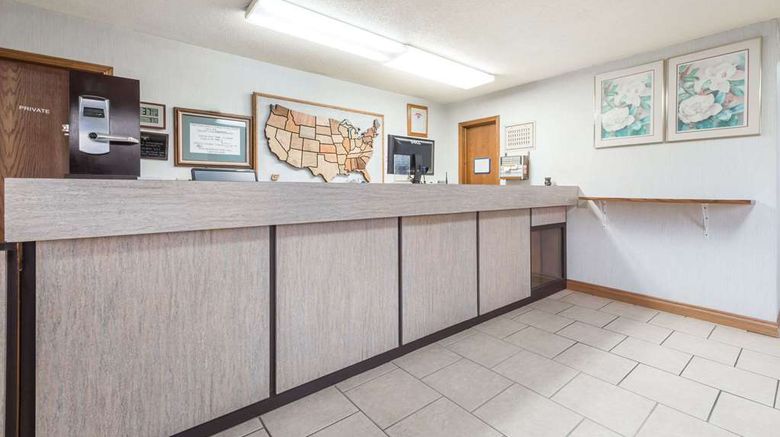 <b>Americas Best Value inn Chanute Lobby</b>. Images powered by <a href="https://iceportal.shijigroup.com/" title="IcePortal" target="_blank">IcePortal</a>.