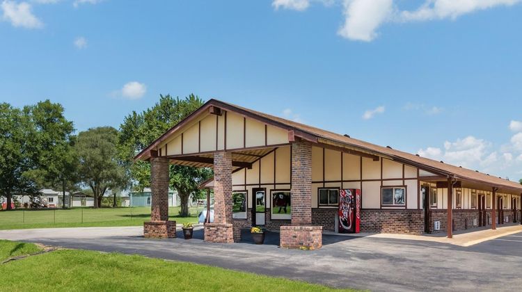 Americas Best Value inn Chanute Exterior