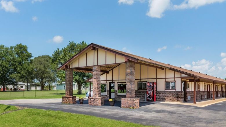 Americas Best Value inn Chanute Exterior. Images powered by <a href="https://iceportal.shijigroup.com" target="_blank" rel="noopener">Ice Portal</a>.