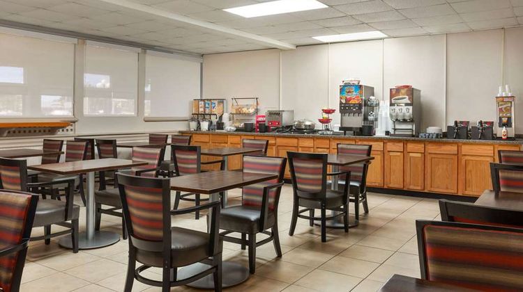 Ramada by Wyndham Sarasota Waterfront Restaurant