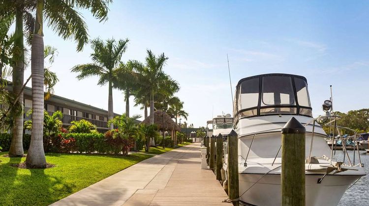 Ramada by Wyndham Sarasota Waterfront Exterior