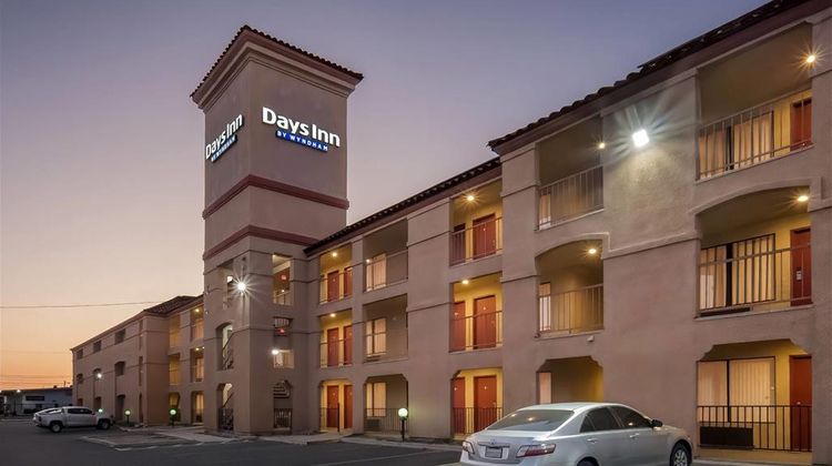 Days Inn Fontana / Rialto Exterior