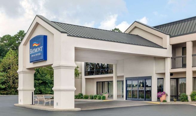 Baymont Inn & Suites London Exterior