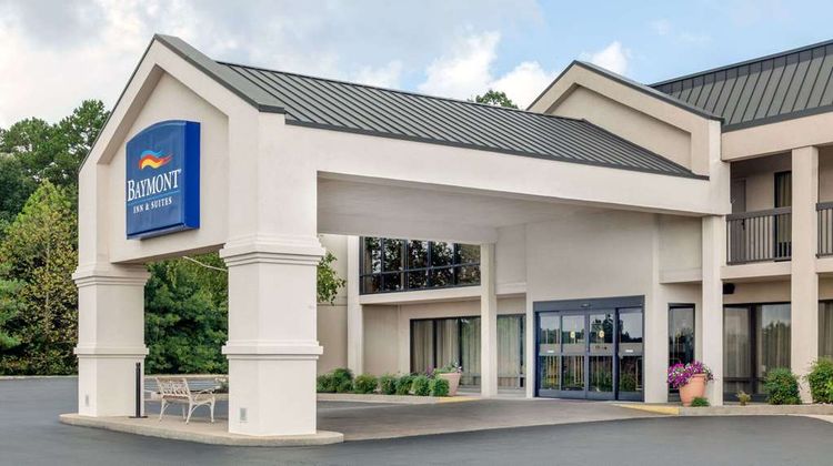 Baymont Inn & Suites London Exterior