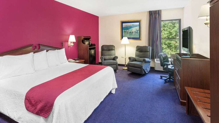 Baymont Inn & Suites London Suite