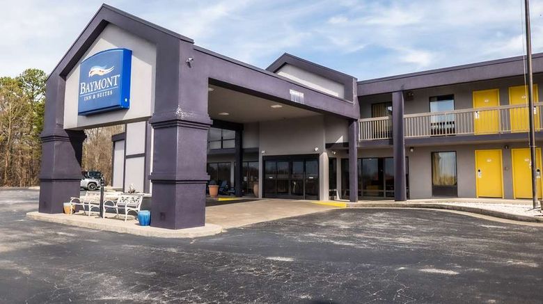 <b>Baymont Inn & Suites London Exterior</b>. Images powered by <a href="https://iceportal.shijigroup.com/" title="IcePortal" target="_blank">IcePortal</a>.