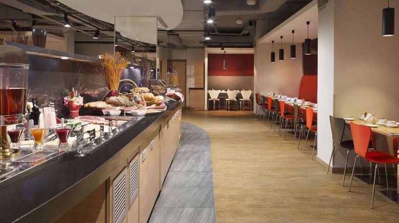 <b>Ramada Encore Kyiv Restaurant</b>. Images powered by <a href="https://iceportal.shijigroup.com/" title="IcePortal" target="_blank">IcePortal</a>.