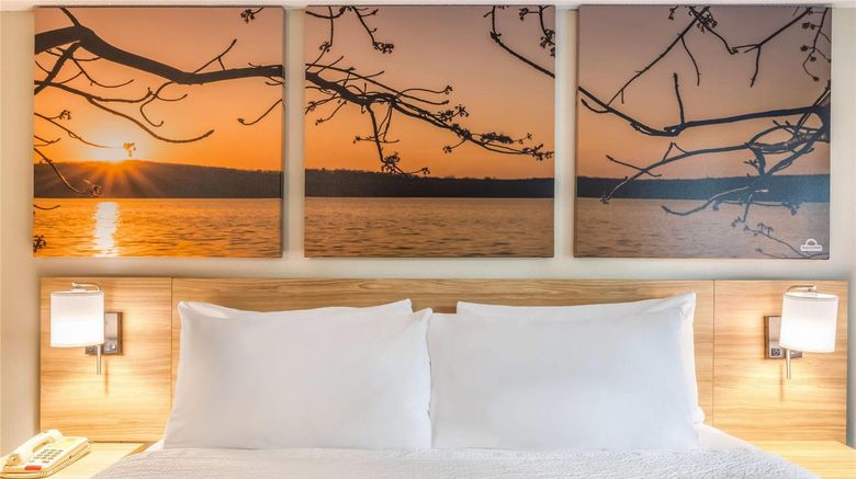<b>Days Inn Geneva Room</b>. Images powered by <a href="https://iceportal.shijigroup.com/" title="IcePortal" target="_blank">IcePortal</a>.