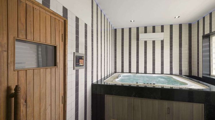 Days Hotel Neemrana Jaipur Highway Pool