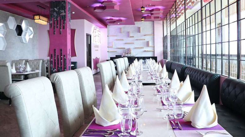 <b>Ramada by Wyndham Neemrana Restaurant</b>. Images powered by <a href="https://iceportal.shijigroup.com/" title="IcePortal" target="_blank">IcePortal</a>.
