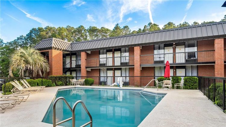 Days Inn Statesboro Pool