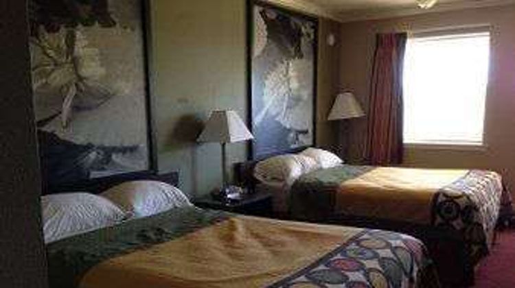 Super 8 Picayune Room
