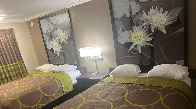 Super 8 Picayune Room
