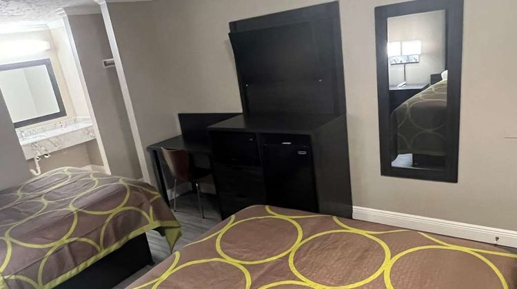 Super 8 Picayune Room