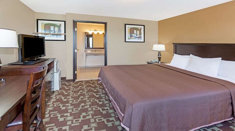 <b>Travelodge Newport Room</b>. Images powered by <a href="https://iceportal.shijigroup.com/" title="IcePortal" target="_blank">IcePortal</a>.
