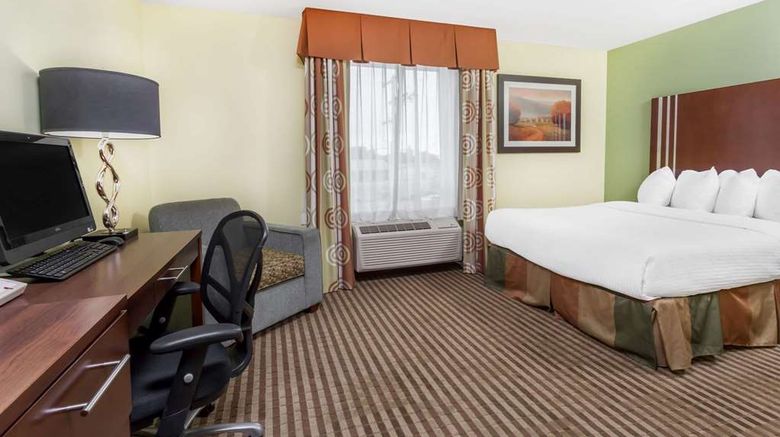 <b>Ramada Carlyle Suite</b>. Images powered by <a href="https://iceportal.shijigroup.com/" title="IcePortal" target="_blank">IcePortal</a>.