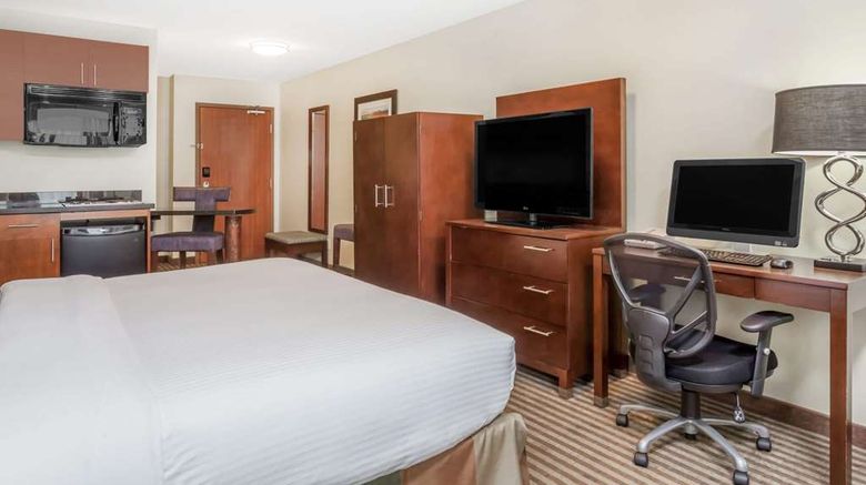 <b>Ramada Carlyle Suite</b>. Images powered by <a href="https://iceportal.shijigroup.com/" title="IcePortal" target="_blank">IcePortal</a>.
