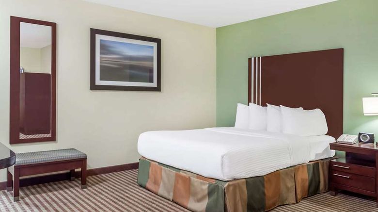 <b>Ramada Carlyle Suite</b>. Images powered by <a href="https://iceportal.shijigroup.com/" title="IcePortal" target="_blank">IcePortal</a>.