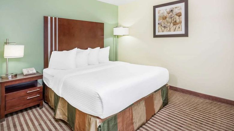 <b>Ramada Carlyle Suite</b>. Images powered by <a href="https://iceportal.shijigroup.com/" title="IcePortal" target="_blank">IcePortal</a>.