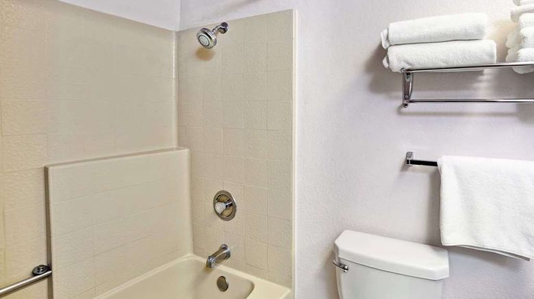 <b>Days Inn & Suites by Wyndham Fullerton Room</b>. Images powered by <a href="https://iceportal.shijigroup.com/" title="IcePortal" target="_blank">IcePortal</a>.