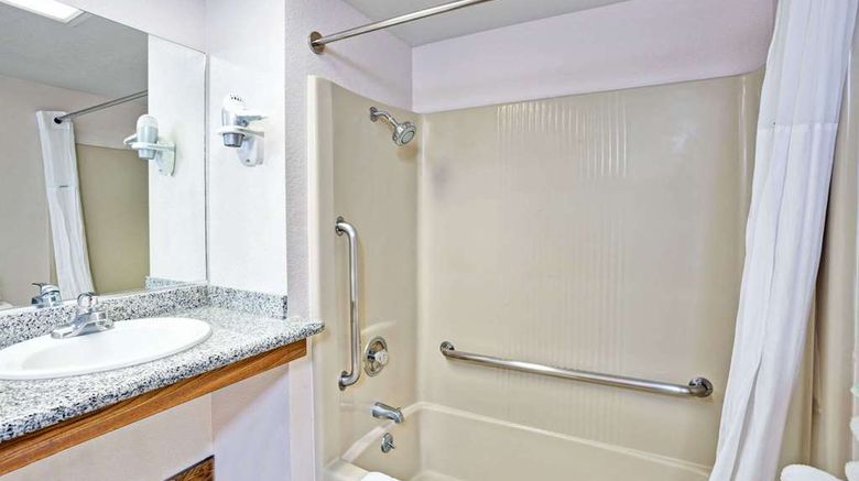 <b>Days Inn & Suites by Wyndham Fullerton Room</b>. Images powered by <a href="https://iceportal.shijigroup.com/" title="IcePortal" target="_blank">IcePortal</a>.