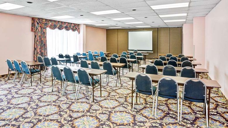 <b>Days Inn & Suites by Wyndham Fullerton Meeting</b>. Images powered by <a href="https://iceportal.shijigroup.com/" title="IcePortal" target="_blank">IcePortal</a>.