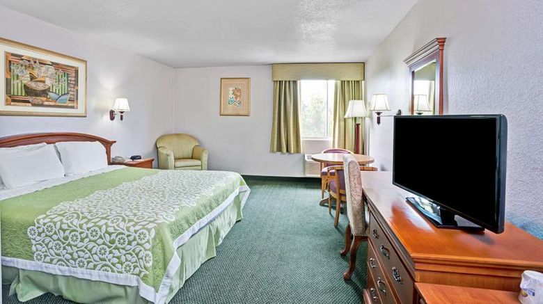 <b>Days Inn & Suites by Wyndham Fullerton Room</b>. Images powered by <a href="https://iceportal.shijigroup.com/" title="IcePortal" target="_blank">IcePortal</a>.