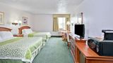 Days Inn & Suites by Wyndham Fullerton Room