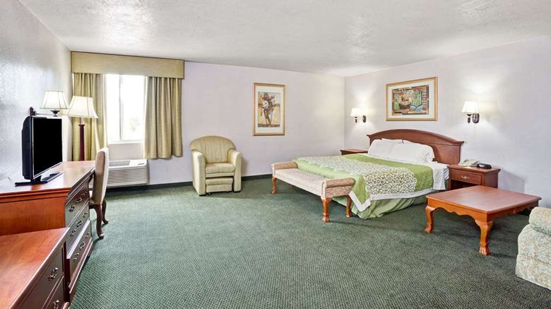 <b>Days Inn & Suites by Wyndham Fullerton Suite</b>. Images powered by <a href="https://iceportal.shijigroup.com/" title="IcePortal" target="_blank">IcePortal</a>.