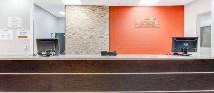 Baymont Inn & Suites Midland Airport Lobby