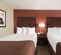 Baymont Inn & Suites Midland Airport Room