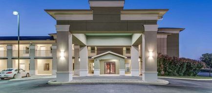 Super 8 Cotulla Exterior